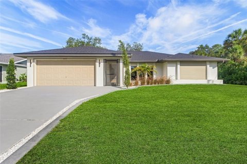 House in Port Charlotte, Florida 3 bedrooms, 172.15 sq.m. № 1870506 - photo 1