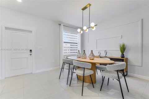 House in Miami, Florida 3 bedrooms, 131.36 sq.m. № 2263496 - photo 4