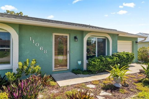 Villa ou maison à vendre à Englewood, Floride: 4 chambres, 175.96 m2 № 1800358 - photo 1