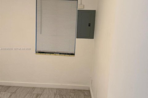 Immobilier commercial à vendre à Hollywood, Floride: 69.12 m2 № 2084287 - photo 4