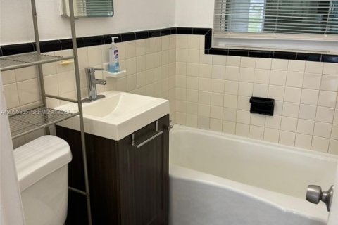 Immobilier commercial à vendre à Hollywood, Floride: 69.12 m2 № 2084287 - photo 3