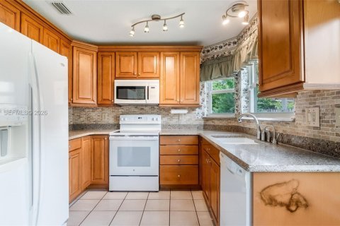 House in Cooper City, Florida 3 bedrooms, 195.84 sq.m. № 2088116 - photo 7