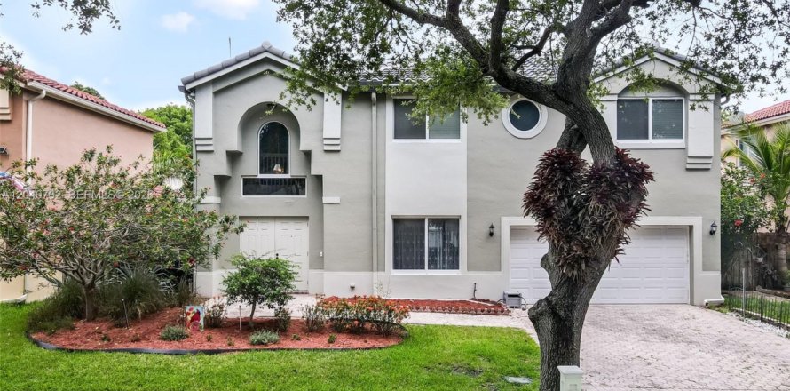 House in Cooper City, Florida 3 bedrooms, 195.84 sq.m. № 2088116