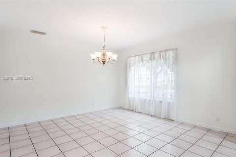 House in Cooper City, Florida 3 bedrooms, 195.84 sq.m. № 2088116 - photo 6