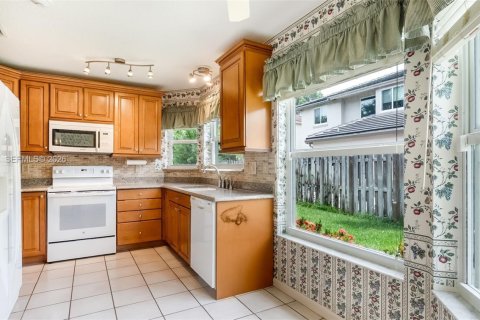 House in Cooper City, Florida 3 bedrooms, 195.84 sq.m. № 2088116 - photo 9