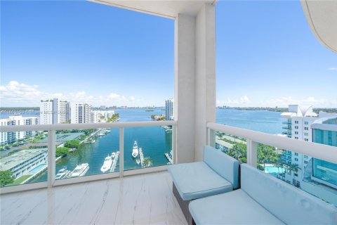 Снять в аренду кондоминиум в Норт-Бей-Виллидж, Флорида 2 спальни, 113.62м2, № 1963037 - фото 24