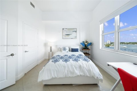 Снять в аренду кондоминиум в Норт-Бей-Виллидж, Флорида 2 спальни, 113.62м2, № 1963037 - фото 17