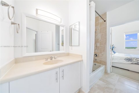 Снять в аренду кондоминиум в Норт-Бей-Виллидж, Флорида 2 спальни, 113.62м2, № 1963037 - фото 19