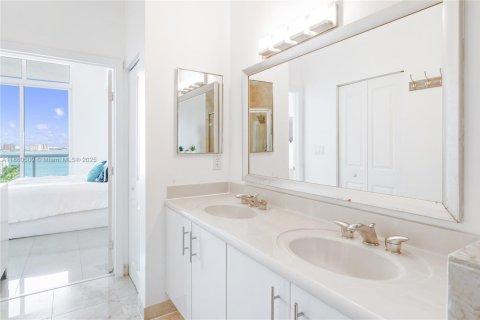 Снять в аренду кондоминиум в Норт-Бей-Виллидж, Флорида 2 спальни, 113.62м2, № 1963037 - фото 15