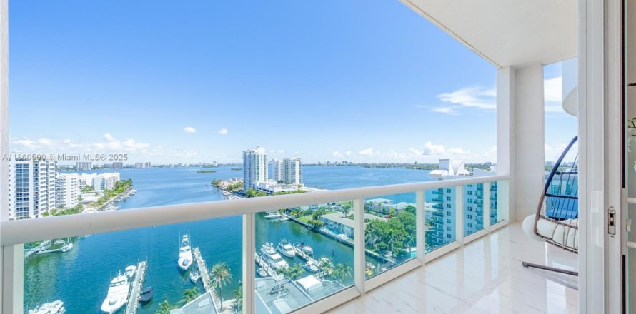 Кондоминиум с 2 спальнями в Норт-Бей-Виллидж, Флорида № 1963037