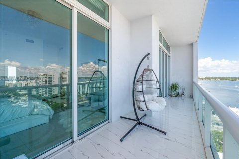 Снять в аренду кондоминиум в Норт-Бей-Виллидж, Флорида 2 спальни, 113.62м2, № 1963037 - фото 25