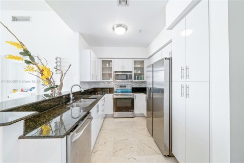 Снять в аренду кондоминиум в Норт-Бей-Виллидж, Флорида 2 спальни, 113.62м2, № 1963037 - фото 3