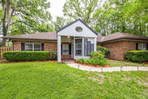 House in Gainesville, Florida 4 bedrooms, 221.29 sq.m. № 1785527 - photo 1