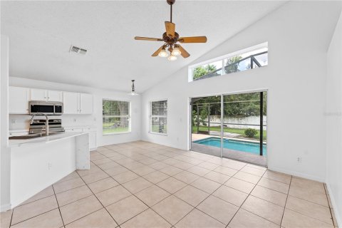 Casa en alquiler en Orlando, Florida, 4 dormitorios, 172.61 m2 № 1905196 - foto 19