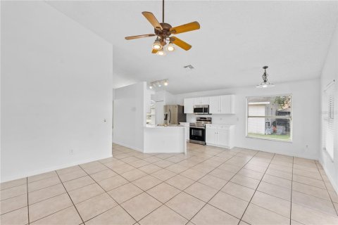 Casa en alquiler en Orlando, Florida, 4 dormitorios, 172.61 m2 № 1905196 - foto 18