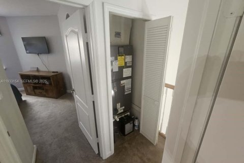 Снять в аренду таунхаус в Дорал, Флорида 3 спальни, 173.08м2, № 1992746 - фото 17