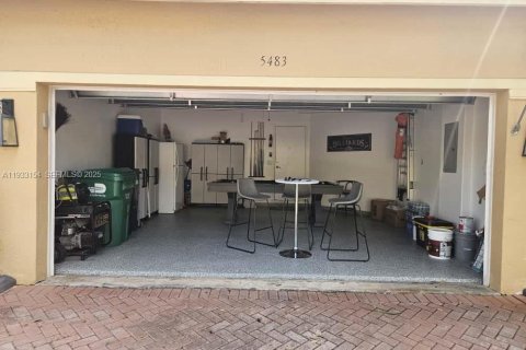 Снять в аренду таунхаус в Дорал, Флорида 3 спальни, 173.08м2, № 1992746 - фото 30