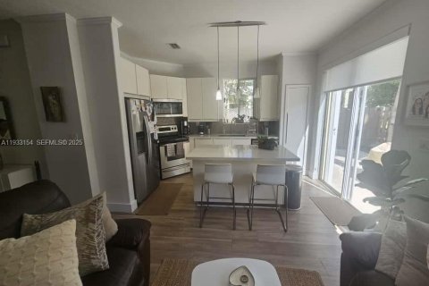 Снять в аренду таунхаус в Дорал, Флорида 3 спальни, 173.08м2, № 1992746 - фото 6