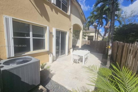 Снять в аренду таунхаус в Дорал, Флорида 3 спальни, 173.08м2, № 1992746 - фото 27