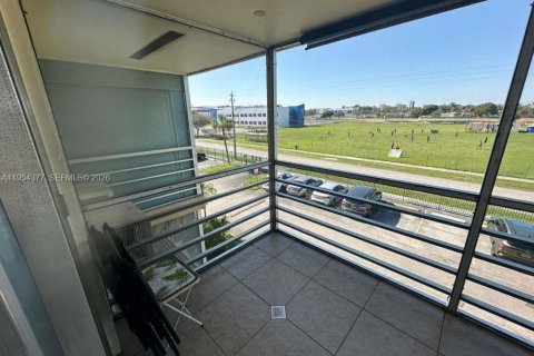 Condo in Miami, Florida, 1 bedroom  № 2010144 - photo 20