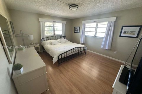 Condo in Miami, Florida, 1 bedroom  № 2010144 - photo 13