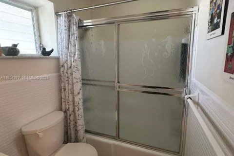 Condo in Miami, Florida, 1 bedroom  № 2010144 - photo 17