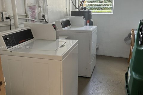 Condo in Miami, Florida, 1 bedroom  № 2010144 - photo 21