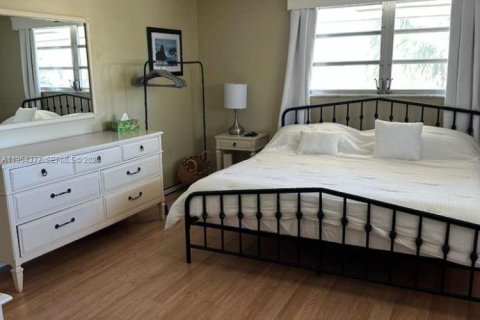 Condo in Miami, Florida, 1 bedroom  № 2010144 - photo 12