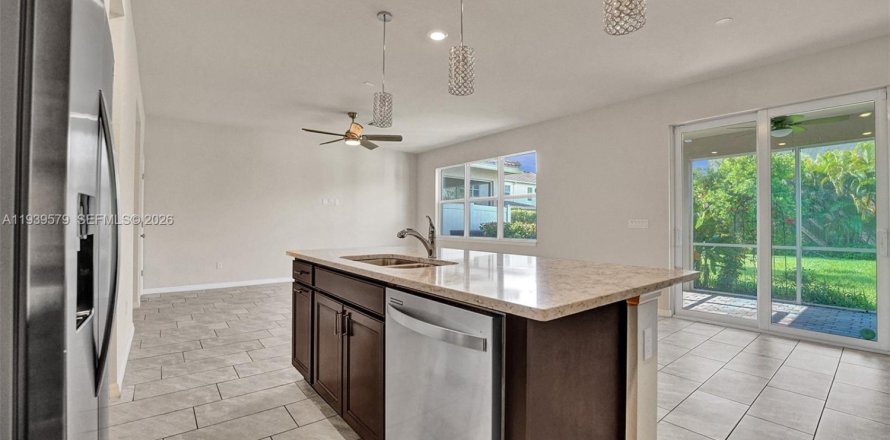 Touwnhouse à Hollywood, Floride 3 chambres, 165.37 m2 № 1997594