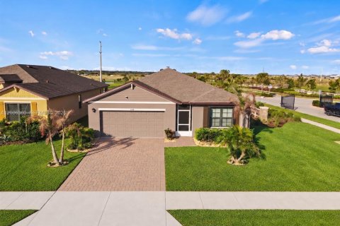 Villa ou maison à vendre à Palm Bay, Floride: 4 chambres, 170.01 m2 № 2408709 - photo 2