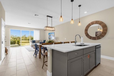 Townhouse in Four Corners, Florida 3 bedrooms, 158.31 sq.m. № 1719849 - photo 5