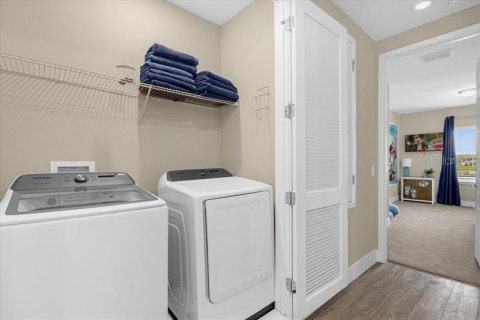 Townhouse in Four Corners, Florida 3 bedrooms, 158.31 sq.m. № 1719849 - photo 13