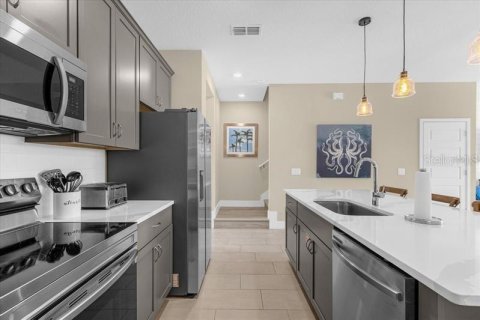 Townhouse in Four Corners, Florida 3 bedrooms, 158.31 sq.m. № 1719849 - photo 4