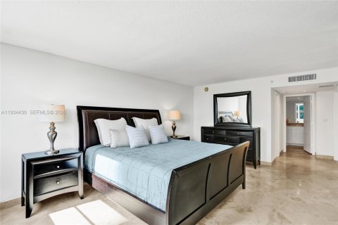 Condominio en venta en Miami Beach, Florida, 2 dormitorios, 115.01 m2 № 1992958 - foto 17