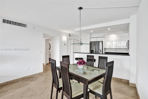 Condominio en venta en Miami Beach, Florida, 2 dormitorios, 115.01 m2 № 1992958 - foto 13
