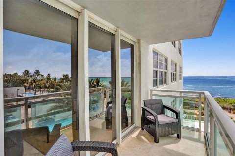 Condominio en venta en Miami Beach, Florida, 2 dormitorios, 115.01 m2 № 1992958 - foto 14