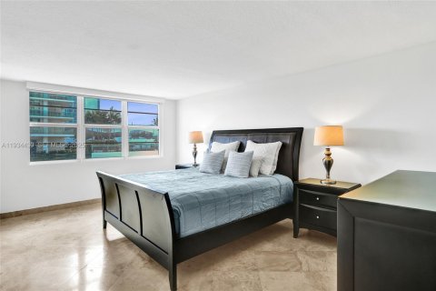 Condominio en venta en Miami Beach, Florida, 2 dormitorios, 115.01 m2 № 1992958 - foto 16