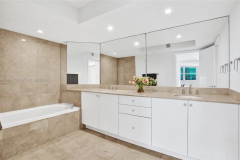 Condominio en venta en Miami Beach, Florida, 2 dormitorios, 115.01 m2 № 1992958 - foto 21