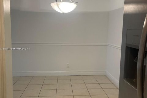 Condo in Lauderhill, Florida, 2 bedrooms  № 1978790 - photo 13