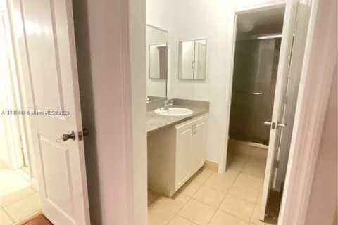 Condo in Lauderhill, Florida, 2 bedrooms  № 1978790 - photo 10