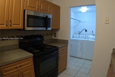 Condo in Lauderhill, Florida, 2 bedrooms  № 1978790 - photo 3