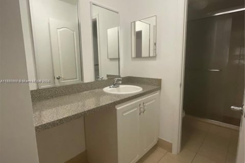 Condo in Lauderhill, Florida, 2 bedrooms  № 1978790 - photo 9