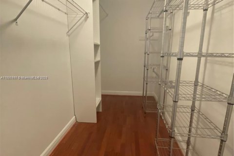 Condo in Lauderhill, Florida, 2 bedrooms  № 1978790 - photo 7