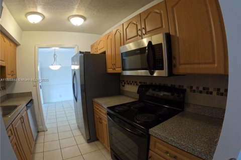 Condo in Lauderhill, Florida, 2 bedrooms  № 1978790 - photo 2