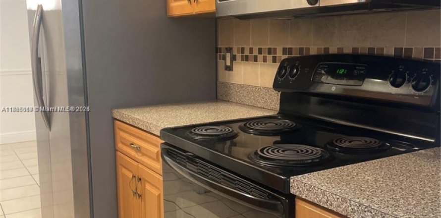 Condo in Lauderhill, Florida, 2 bedrooms  № 1978790