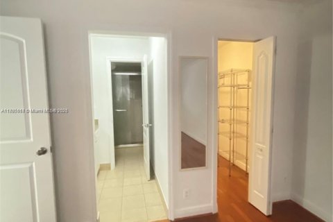 Condo in Lauderhill, Florida, 2 bedrooms  № 1978790 - photo 12