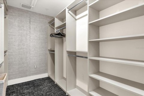 Condo in Orlando, Florida, 2 bedrooms № 2218024 - photo 28