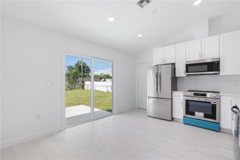 Villa ou maison à louer à Port Charlotte, Floride: 3 chambres, 119.19 m2 № 2408504 - photo 9