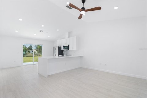 Villa ou maison à louer à Port Charlotte, Floride: 3 chambres, 119.19 m2 № 2408504 - photo 3