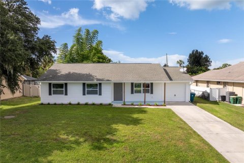 Villa ou maison à Port Charlotte, Floride 3 chambres, 119.19 m2 № 2408504